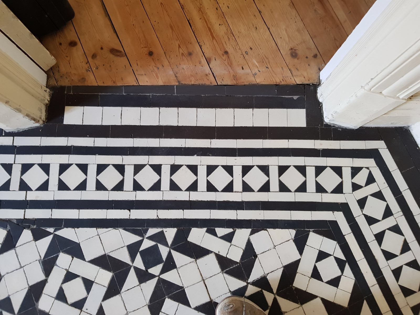 Victorian Hallway Floor Tile Threshold After Cleaning in Woodford Green